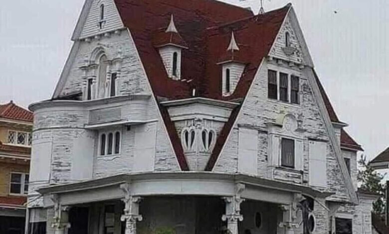 Abandoned Queen of Hearts Mansion in Marshalltown