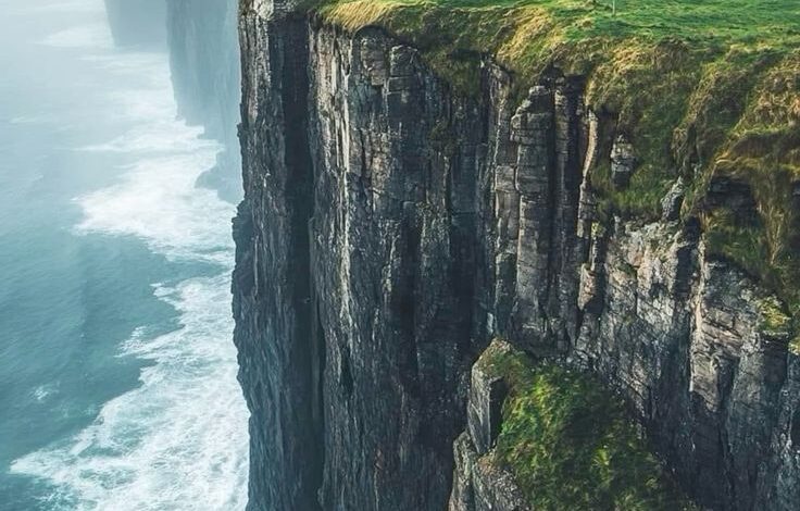 How Abandoned Dunluce Castle Defied Time and Nature